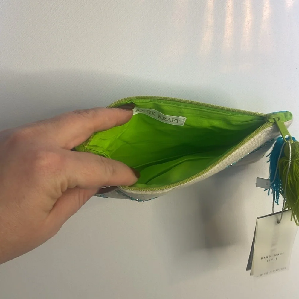 Beaded glasses pouch. NWT - Picture 3 of 4